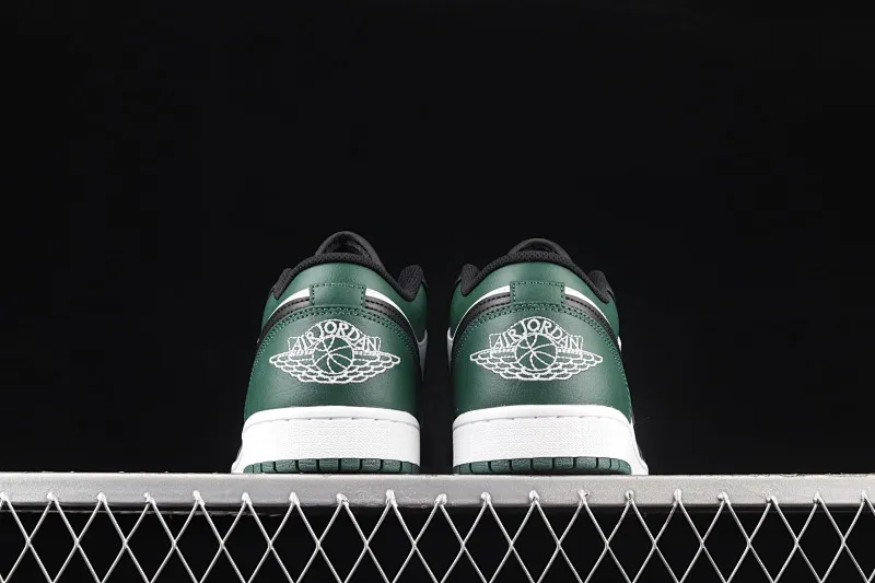 All categories Air Jordan Jordan series basketball shoes Air Jordan 1 Low G version pure original Air Jordan 1 Low AJ1 Joe 1 black and white green low-top cultural basketball shoes 553558-371